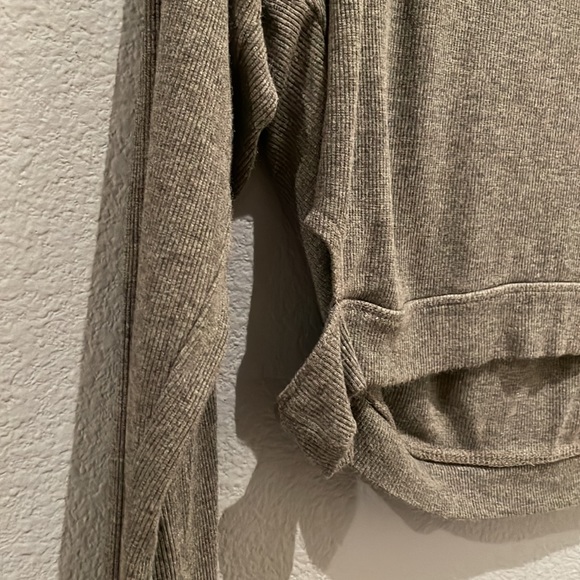 Blanc Noir | mesh shoulder, long sleeved crop top - Picture 8 of 12